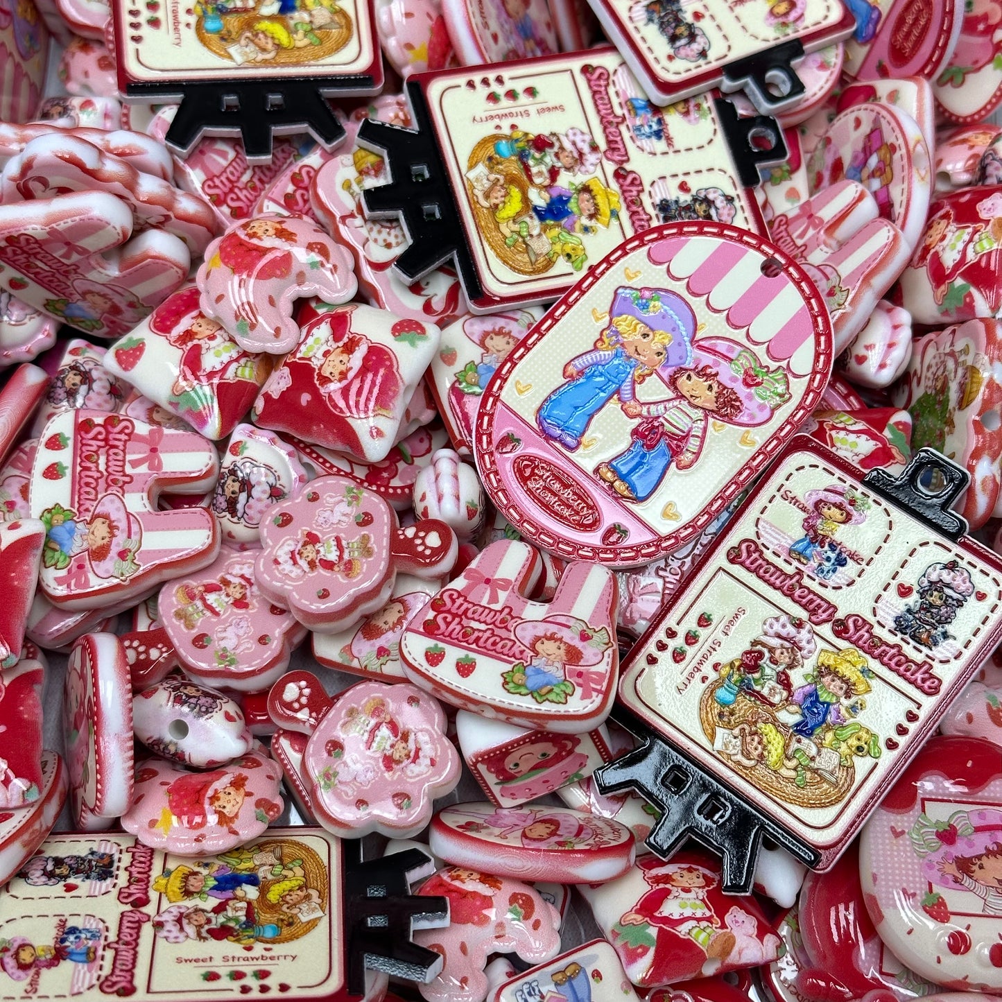 Acrylic beads-Strawberry Shortcaka (for phone chains, beadable pens, keychains)