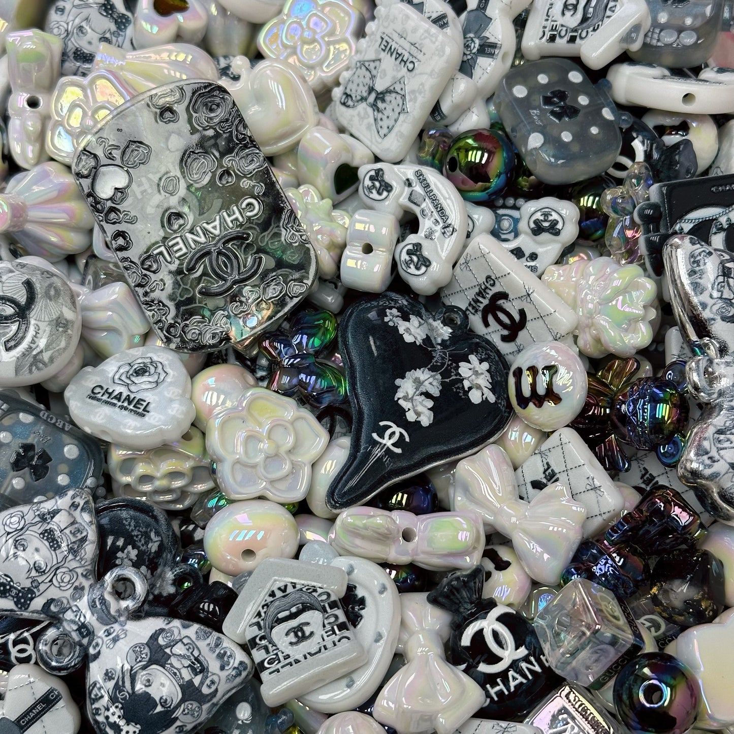 Acrylic beads – Black & White CC for beadable pens, keychains, phone chains