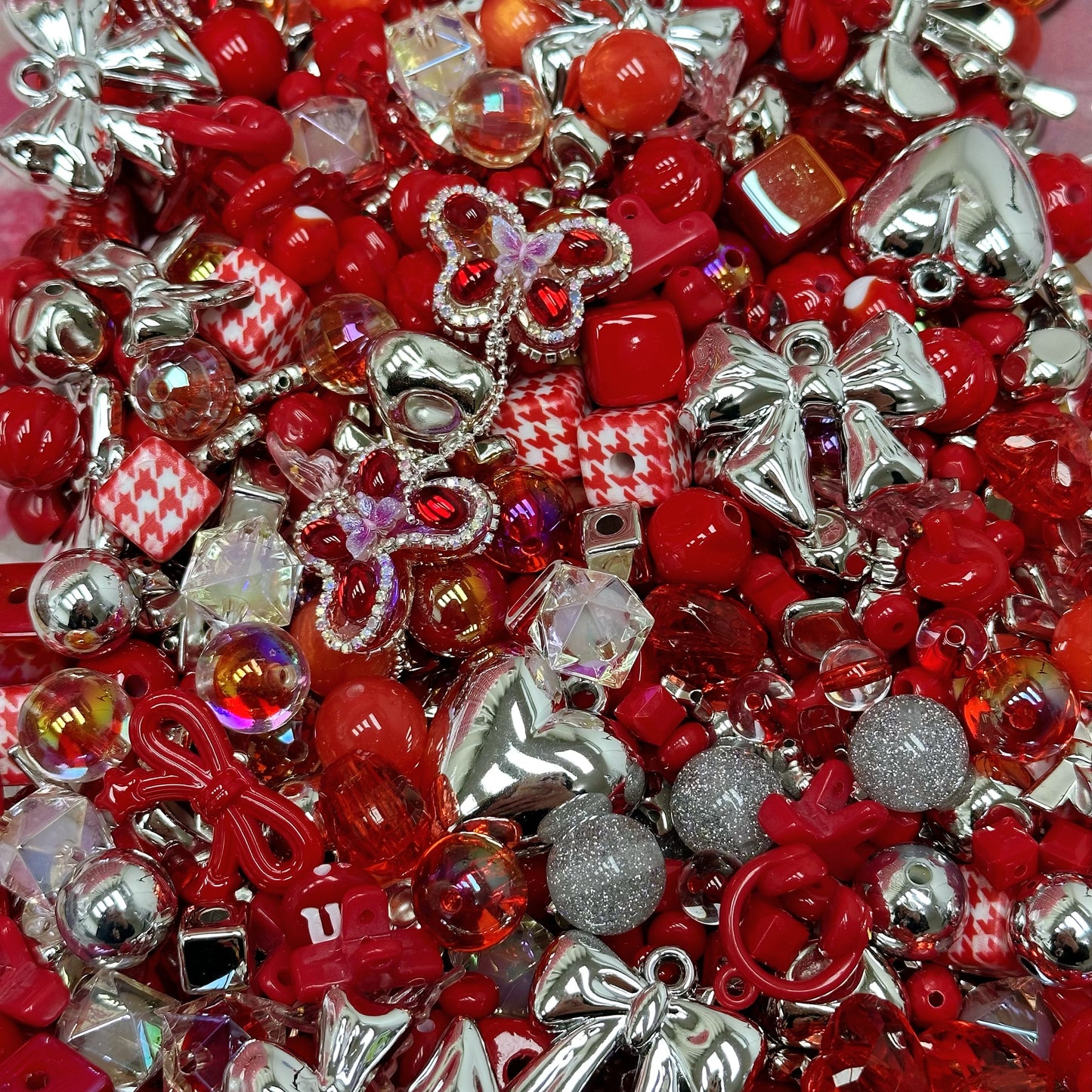 Acrylic beads – Red & Silver Clash for beadable pens, keychains, phone chains
