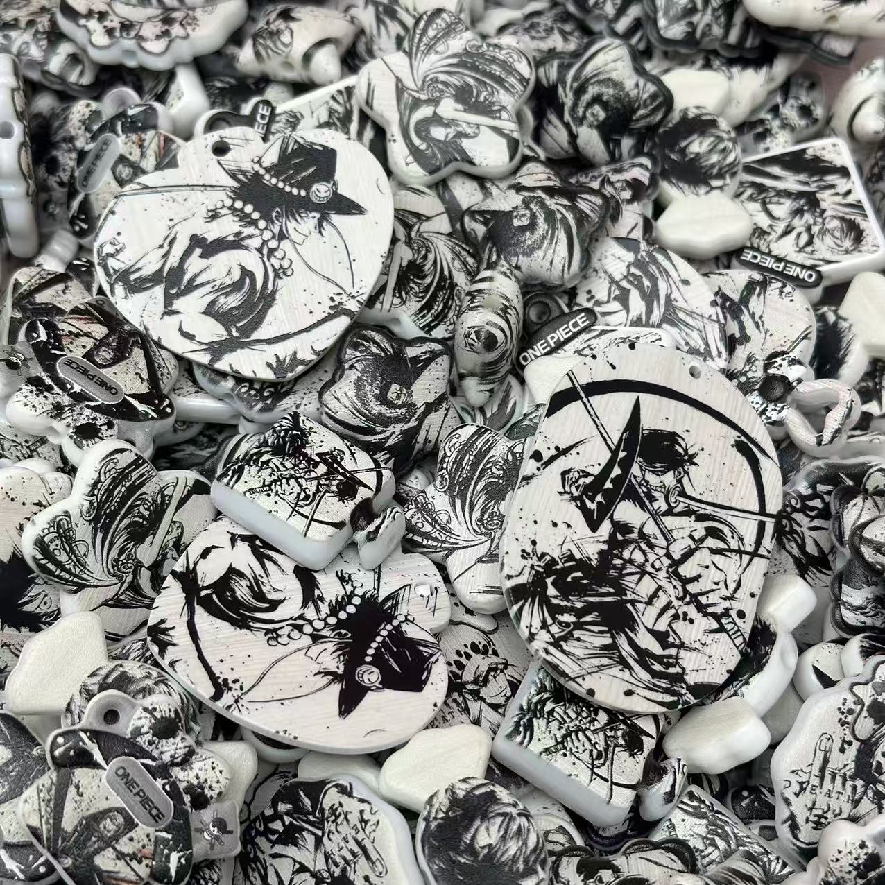 Acrylic beads – Black & White One Piece for beadable pens, keychains, phone chains