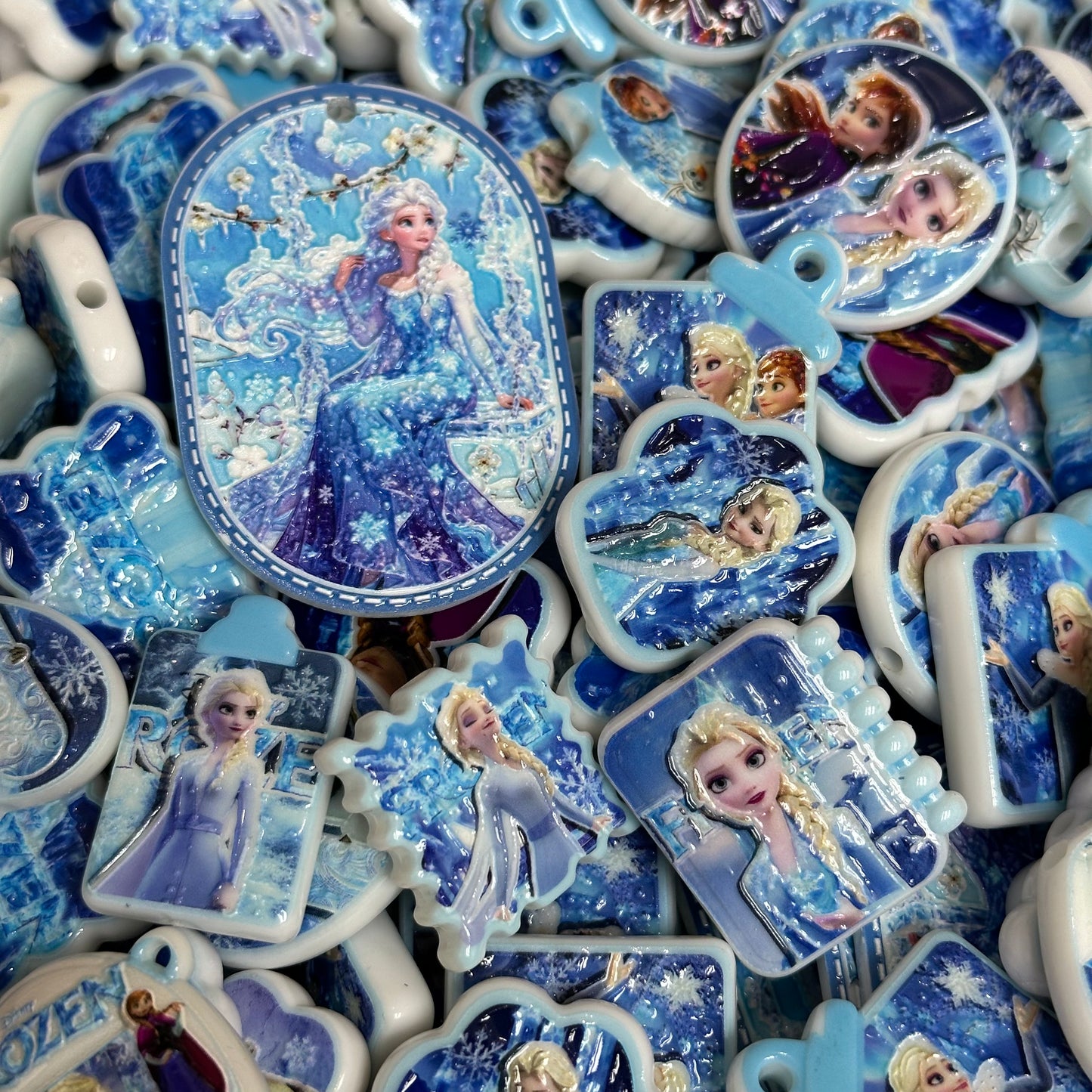 Acrylic beads-Snowy Sister (for phone chains, beadable pens, keychains)