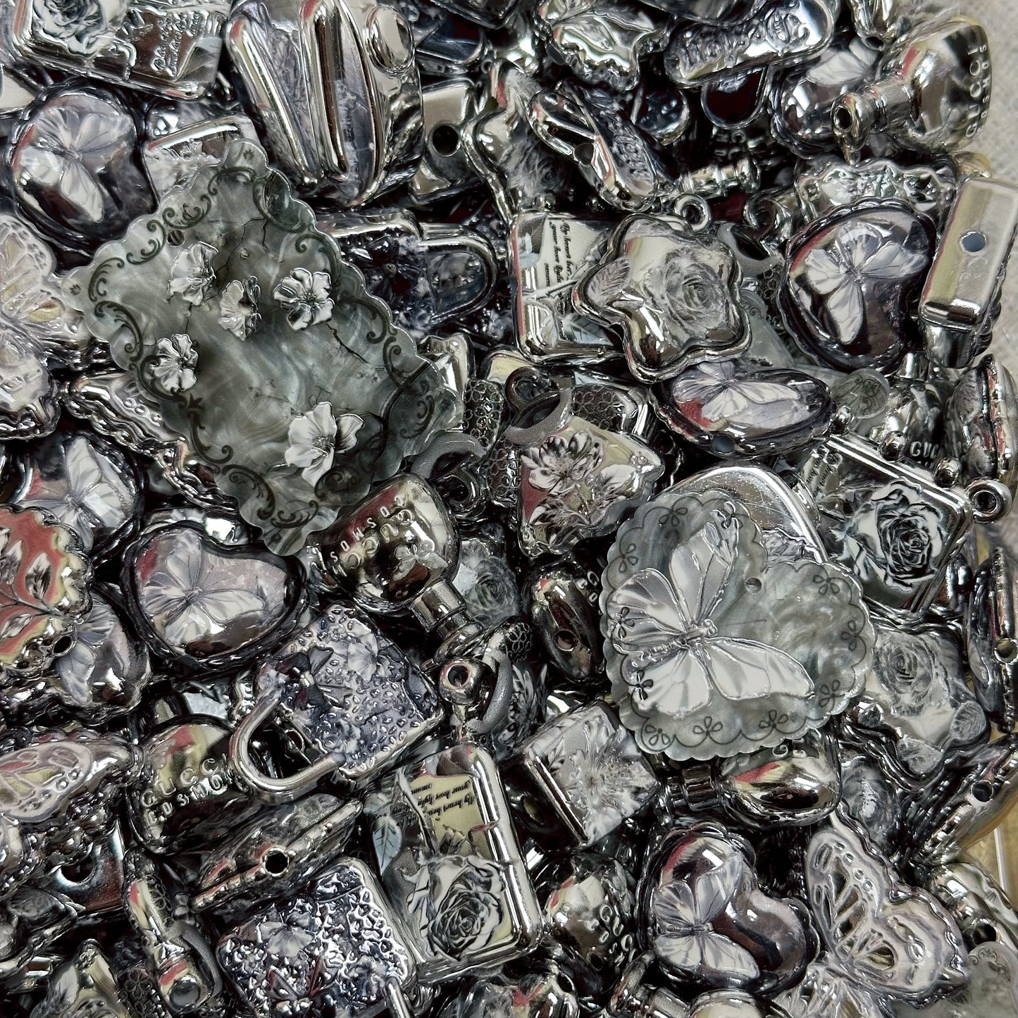 Acrylic beads – Silver Butterfly’s Floral Romance for beadable pens, keychains, phone chains
