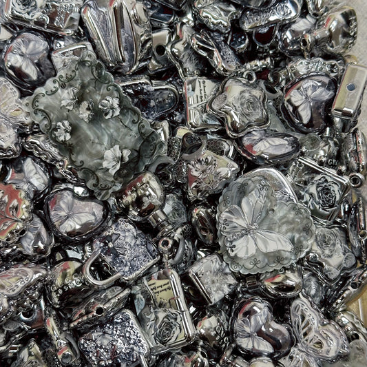 Acrylic beads – Silver Butterfly’s Floral Romance for beadable pens, keychains, phone chains