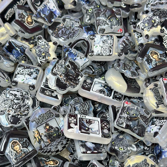 Acrylic beads –  Glow-in-the-Dark Toothless for beadable pens, keychains, phone chains